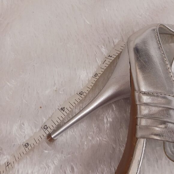 Ann Michelle hustler silver heels size 8.5 - Picture 8 of 9